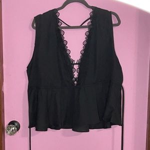 Backless lace details top